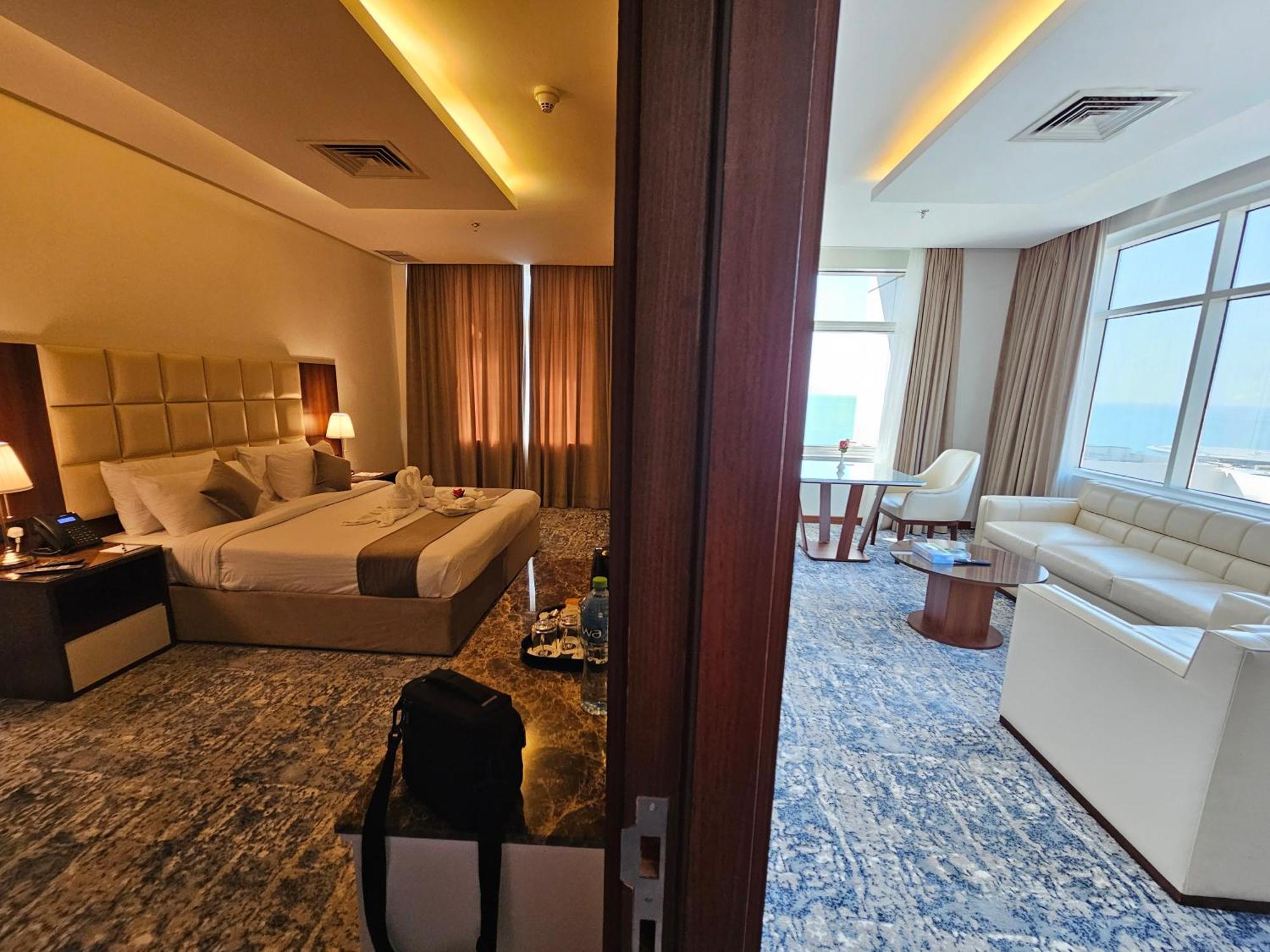 Dolphin Continental Hotel Кувейт Экстерьер фото